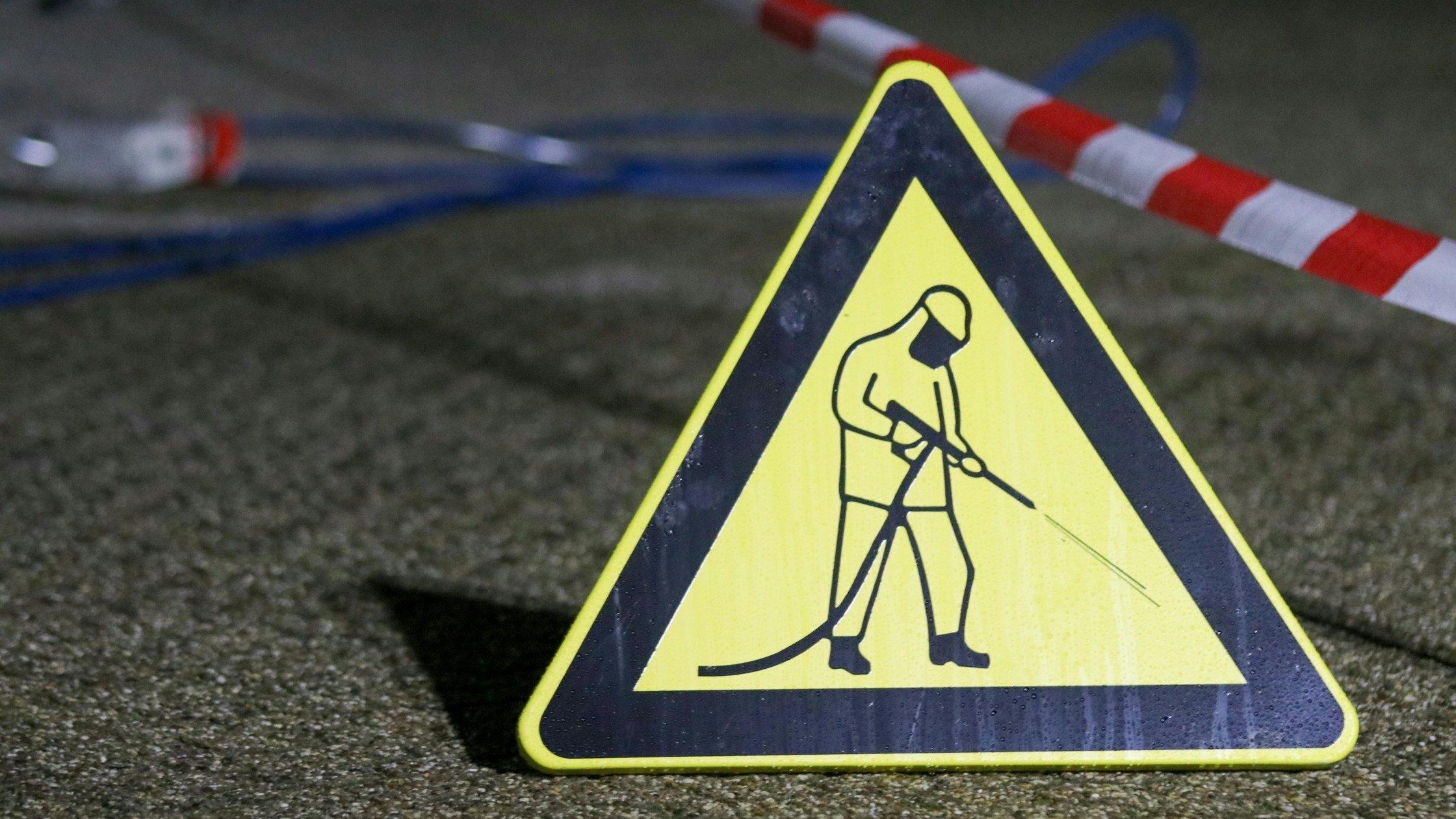 pressure washing caution sign